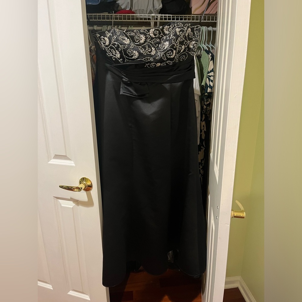 Black strapless dress with seaquins